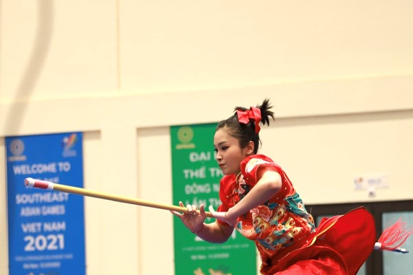 Dương Thuý Vi hoàn tất “cú đúp”, mang về HCV thứ ba cho Wushu Việt Nam - Anh 5