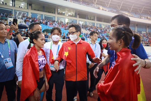 Phó Thủ tướng Vũ Đức Đam động viên tinh thần các vận động viên - Anh 2