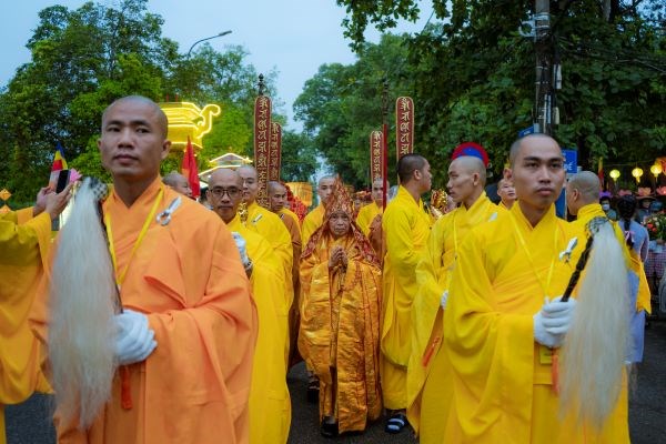 Trang nghiêm lễ rước Phật tại Huế - Anh 4