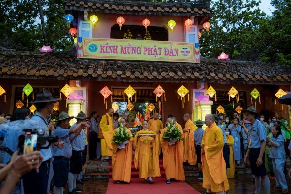 Trang nghiêm lễ rước Phật tại Huế - Anh 5