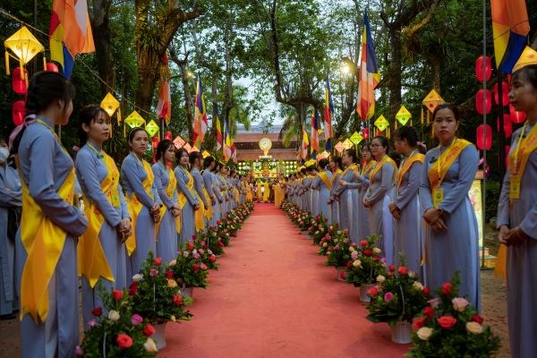 Trang nghiêm lễ rước Phật tại Huế - Anh 1
