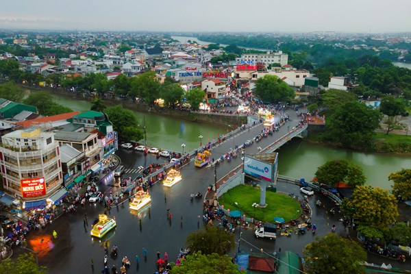 Trang nghiêm lễ rước Phật tại Huế - Anh 6