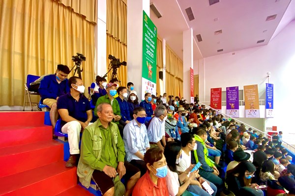 Khán giả Thủ đô “tiếp sức” các VĐV chủ nhà thi đấu chung kết Pencak Silat - Anh 3