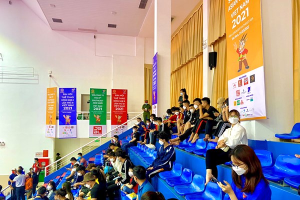 Khán giả Thủ đô “tiếp sức” các VĐV chủ nhà thi đấu chung kết Pencak Silat - Anh 1