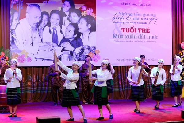 Cam xuc dep o trien lam Nhung tam guong binh di ma cao quy - Anh 2