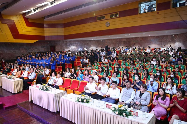 Cam xuc dep o trien lam Nhung tam guong binh di ma cao quy - Anh 3