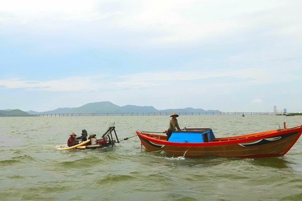 Khai thác phễnh bằng máy bơm, hủy hoại môi trường đầm Thị Nại - Anh 1