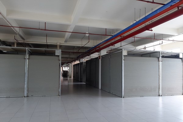 Khó khăn di dời tiểu thương chợ Đầm cũ vào chợ Đầm mới - Anh 1