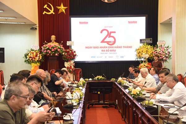 Báo Nhân Dân Hằng tháng kỷ niệm 25 năm ra số đầu tiên - Anh 3