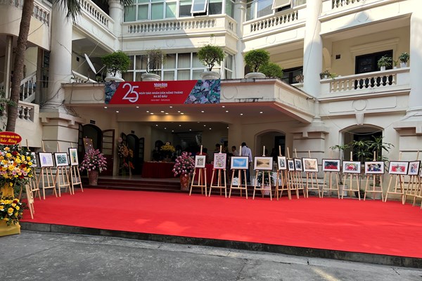 Báo Nhân Dân Hằng tháng kỷ niệm 25 năm ra số đầu tiên - Anh 7