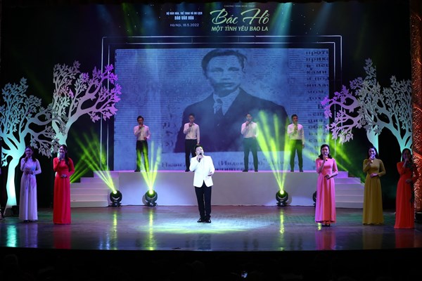 Chương trình nghệ thuật “Bác Hồ một tình yêu bao la”: Hát về Người, tình yêu thiết tha nhất... - Anh 4