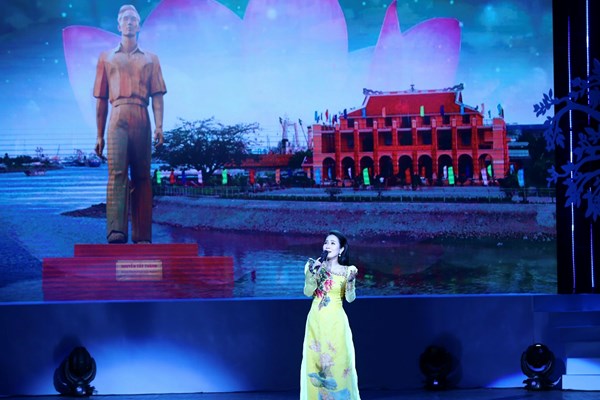 Chương trình nghệ thuật “Bác Hồ một tình yêu bao la”: Hát về Người, tình yêu thiết tha nhất... - Anh 10