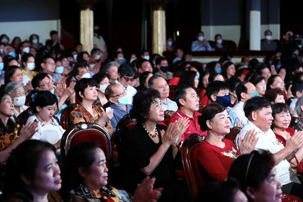 Chương trình nghệ thuật “Bác Hồ một tình yêu bao la”: Hát về Người, tình yêu thiết tha nhất... - Anh 12