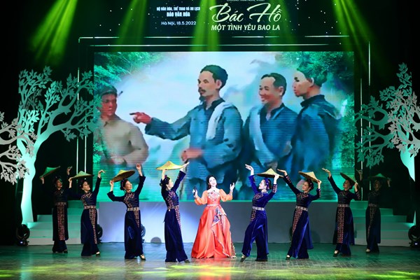 Chương trình nghệ thuật “Bác Hồ một tình yêu bao la”: Hát về Người, tình yêu thiết tha nhất... - Anh 6