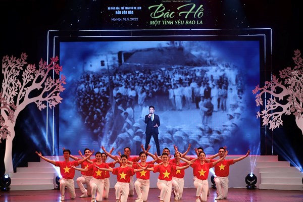 Chương trình nghệ thuật “Bác Hồ một tình yêu bao la”: Hát về Người, tình yêu thiết tha nhất... - Anh 8