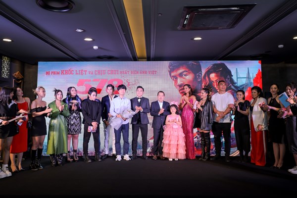 Đạo diễn Lương Đình Dũng: 