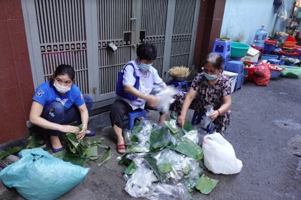 Phân loại rác thải nhựa giá trị thấp tại cộng đồng - Anh 1