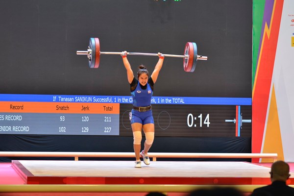 Liên tục phá kỷ lục SEA Games ở hạng 55kg nữ môn Cử tạ - Anh 2
