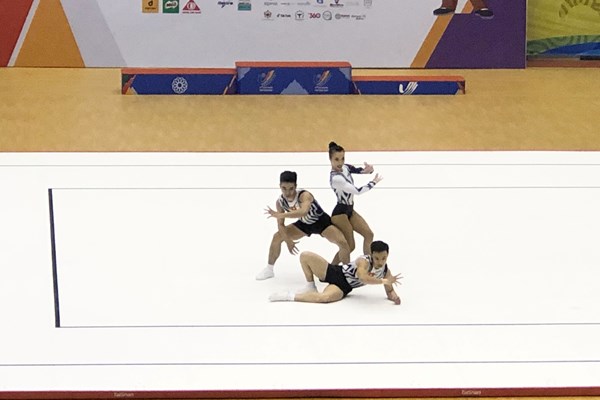 Aerobic thi đấu thành công trong ngày đầu ra quân - Anh 3