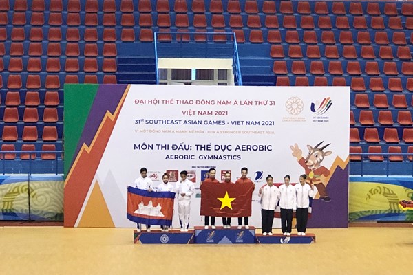 Aerobic thi đấu thành công trong ngày đầu ra quân - Anh 4