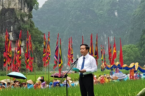 Hàng nghìn người tham dự khai mạc Tuần du lịch 