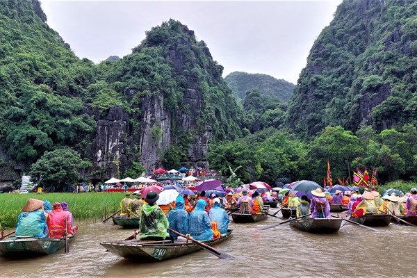 Hàng nghìn người tham dự khai mạc Tuần du lịch 
