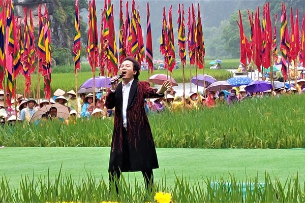 Hàng nghìn người tham dự khai mạc Tuần du lịch 