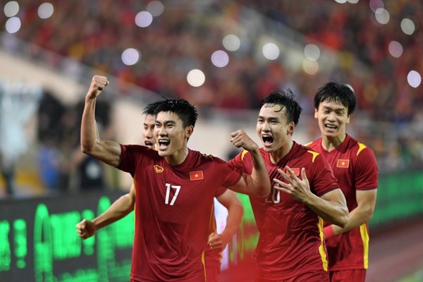 “Người hùng” Nhâm Mạnh Dũng: Xin dành tặng chiến thắng này cho tất cả người dân Việt Nam - Anh 2