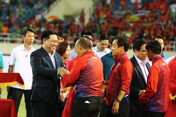 Thủ tướng: Đảng và Nhà nước sẽ tiếp tục quan tâm hơn nữa để phát triển thể thao nước nhà - Anh 5