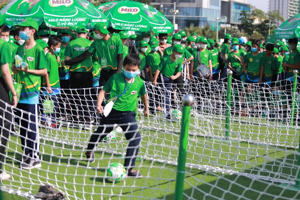 Khánh Hoà: Gần 10.000 học sinh và phụ huynh tham dự “Ngày hội đi bộ” - Anh 2