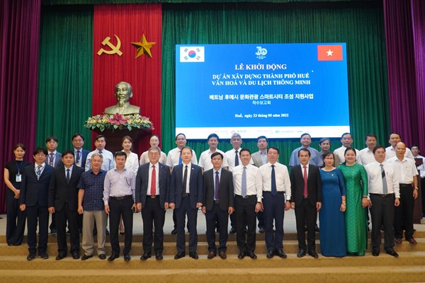 Xây dựng Thành phố Huế văn hóa và du lịch thông minh - Anh 1