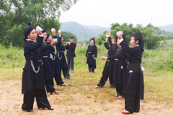 Bộ VHTTDL: Đẩy mạnh tuyên truyền, phổ biến pháp luật vùng đồng bào dân tộc - Anh 1