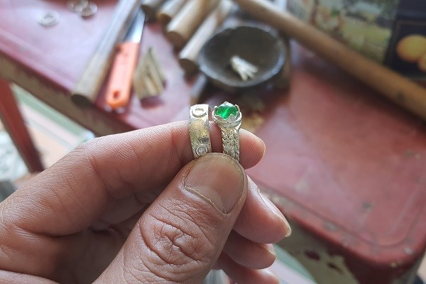 Nghệ nhân người Chu Ru gần 40 năm giữ nghề truyền thống - Anh 5