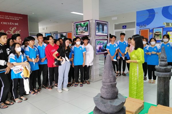 Trên 1.000 lượt người đến với trưng bày và giới thiệu sách “Kinh đô Hoa Lư - Theo dòng lịch sử” - Anh 1