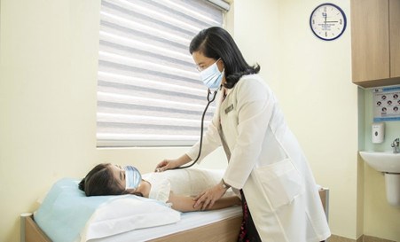 Dịch bệnh tay chân miệng có xu hướng gia tăng: Tránh nhầm lẫn với các dấu hiệu bệnh khác - Anh 2