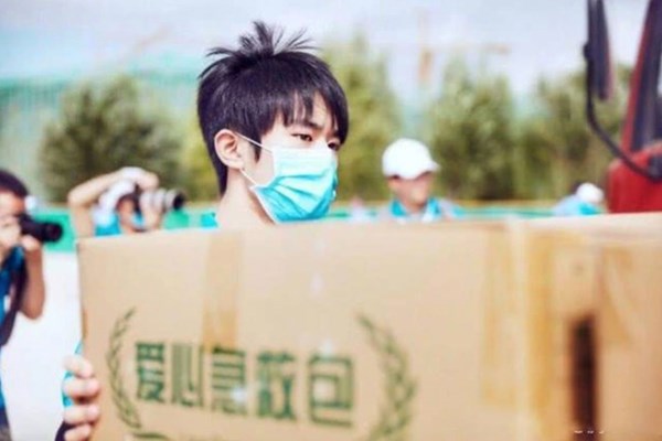 Sao Hoa ngữ chung tay đẩy lùi Covid-19 - Anh 1