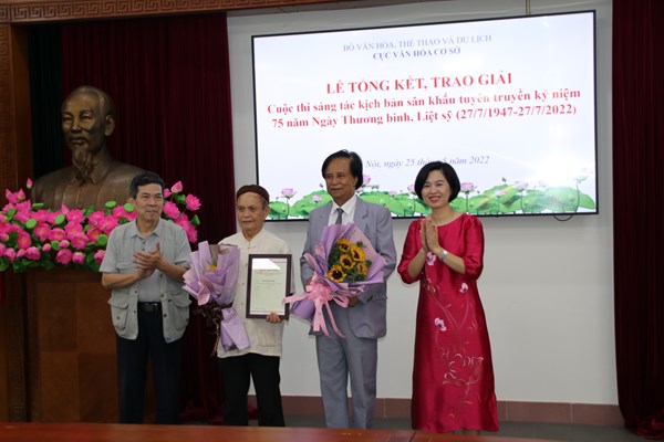 Bộ VHTTDL  trao 16 giải  kịch bản sân khấu xuất sắc về đề tài Thương binh, Liệt sĩ - Anh 6