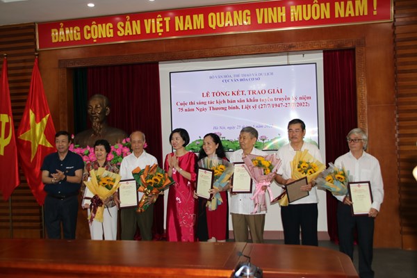 Bộ VHTTDL  trao 16 giải  kịch bản sân khấu xuất sắc về đề tài Thương binh, Liệt sĩ - Anh 7