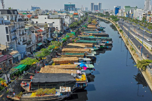Nét văn hóa “Trên bến dưới thuyền” tái hiện trong Tuần lễ trái cây 2022 - Anh 1