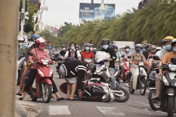 Xử lý điểm sạt lở nguy hiểm tại núi Bà Hỏa (TP Quy Nhơn): Vẫn còn phải chờ vì các thủ tục liên quan đang… phê duyệt - Anh 1