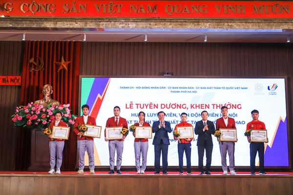 Hà Nội thưởng trên 17 tỉ đồng cho các HLV, VĐV tiêu biểu tại SEA Games 31 - Anh 3