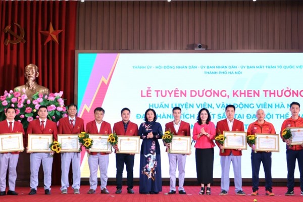 Hà Nội thưởng trên 17 tỉ đồng cho các HLV, VĐV tiêu biểu tại SEA Games 31 - Anh 4