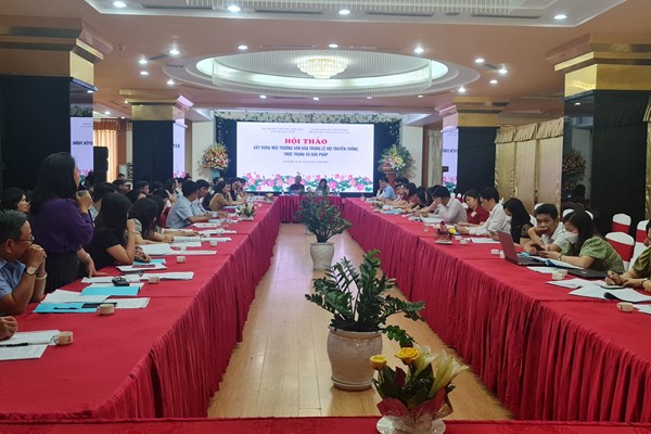 Xây dựng môi trường văn hóa trong lễ hội truyền thống - Anh 2