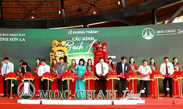 Khánh thành cầu kính đi bộ dài nhất thế giới ở Mộc Châu - Anh 1