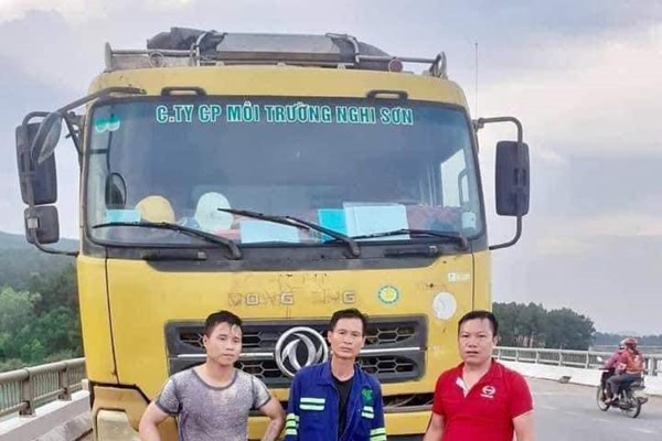 Bốn người đàn ông cứu sống 3 mẹ con nhảy cầu tự vẫn - Anh 2