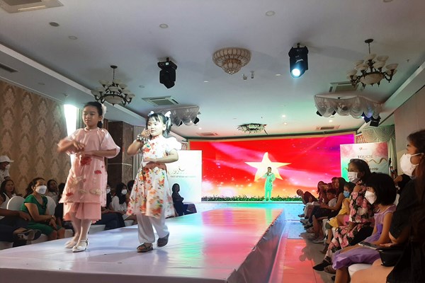 Khánh Hòa: Sôi động đêm trình diễn nghệ thuật về kỹ năng sống của học viên nhí - Anh 2