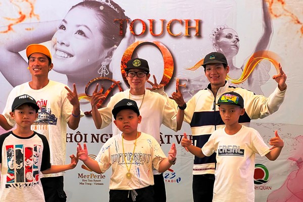 Khánh Hòa: Sôi động đêm trình diễn nghệ thuật về kỹ năng sống của học viên nhí - Anh 1
