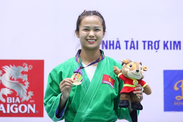 Những “bóng hồng” thầm lặng - Anh 1