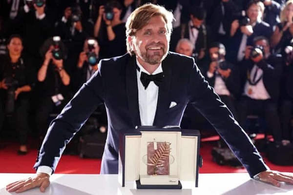 LHP Cannes 2022: Hiện tượng “Triangle of Sadness” - Anh 1