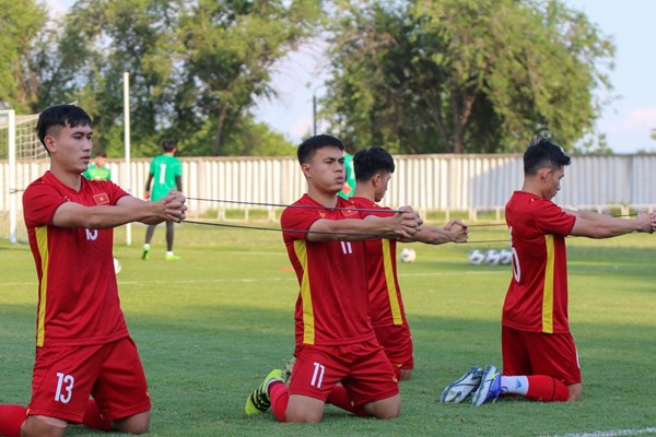 U23 Việt Nam tập buổi đầu tiên tại Uzbekistan, chuẩn bị cho giải châu Á - Anh 2